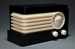 Deco Philco PT-35 Radio in Black Plaskon w/ Ivory Trim